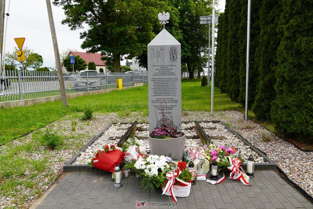 W hołdzie Sybirakom. Uroczystość poświęcona pamięci wywiezionych na Sybir mieszkańców gminy Rzekuń [8.06.2025] - zdjęcie #2 - eOstroleka.pl