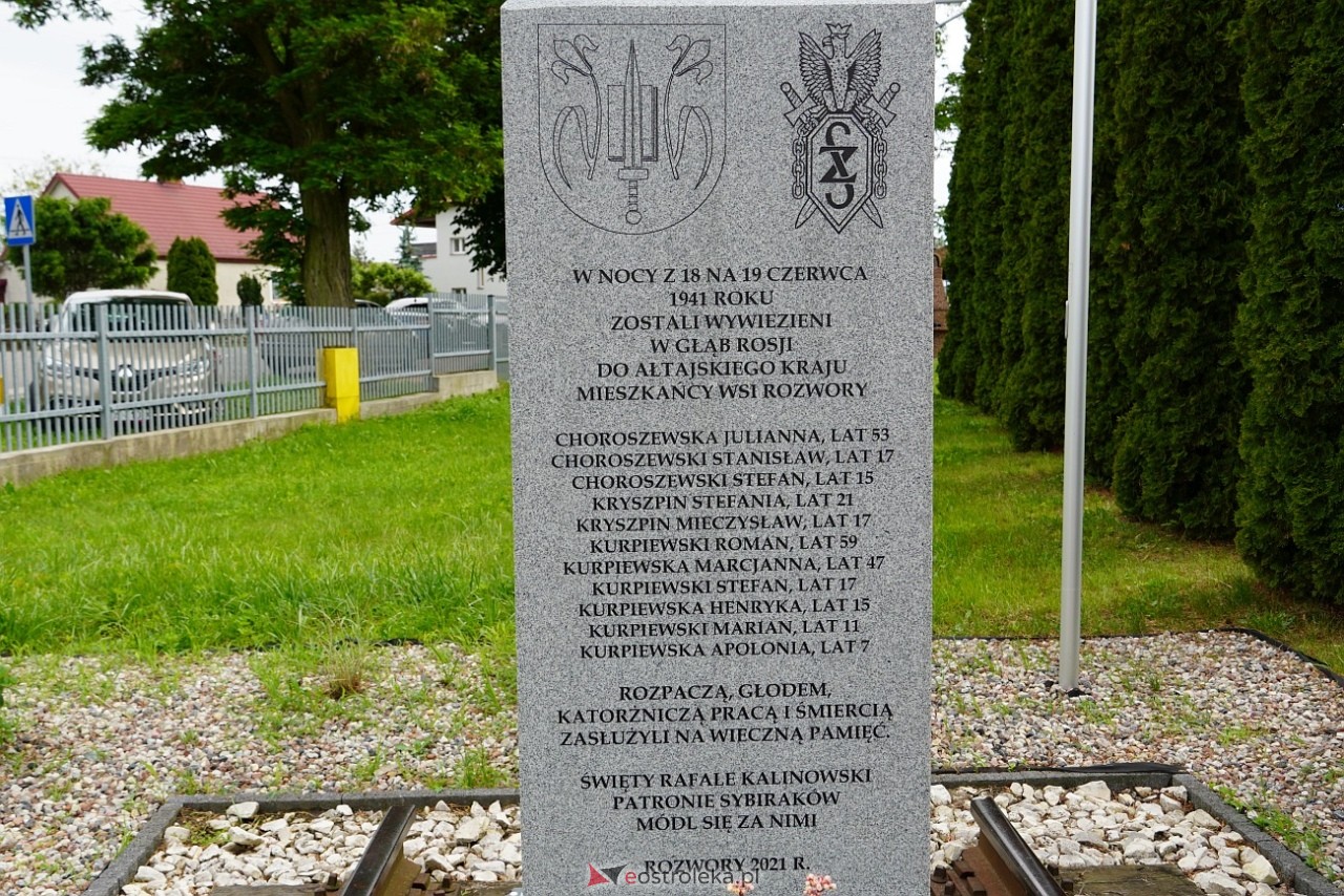 W hołdzie Sybirakom. Uroczystość poświęcona pamięci wywiezionych na Sybir mieszkańców gminy Rzekuń [8.06.2025] - zdjęcie #1 - eOstroleka.pl