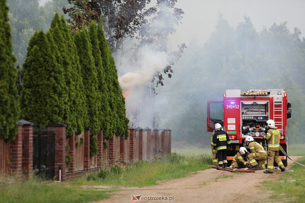 Pożar tui w Siemnosze [08.06.2025] - zdjęcie #12 - eOstroleka.pl