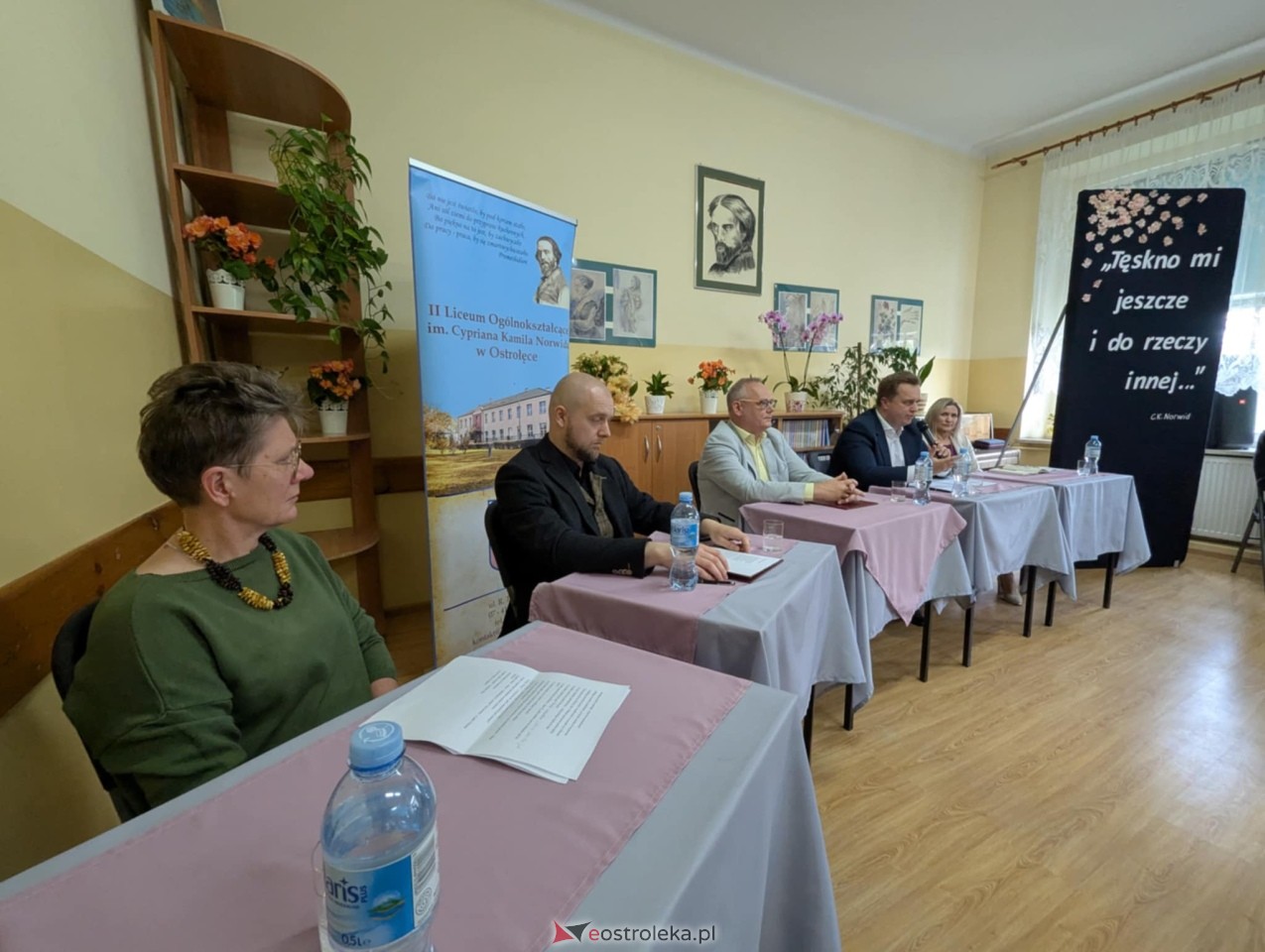 Czytanie Norwida w II LO w Ostrołęce [09.06.2025] - zdjęcie #35 - eOstroleka.pl