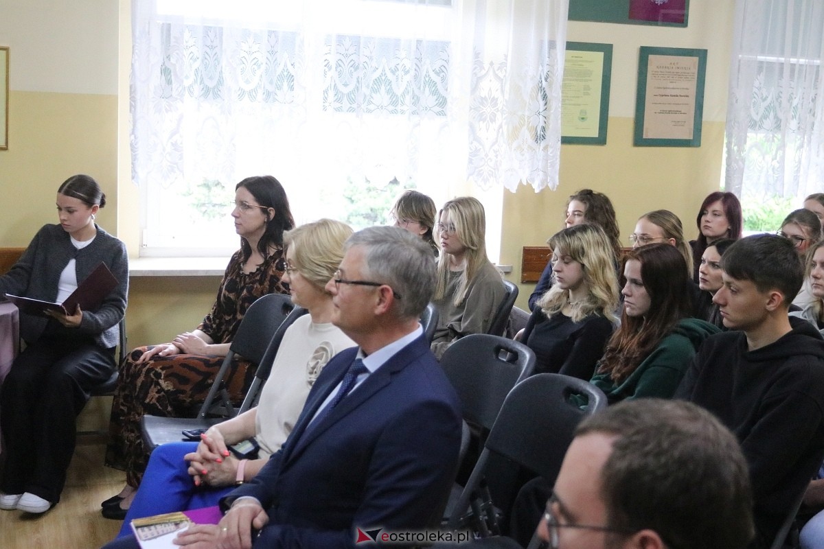 Czytanie Norwida w II LO w Ostrołęce [09.06.2025] - zdjęcie #29 - eOstroleka.pl