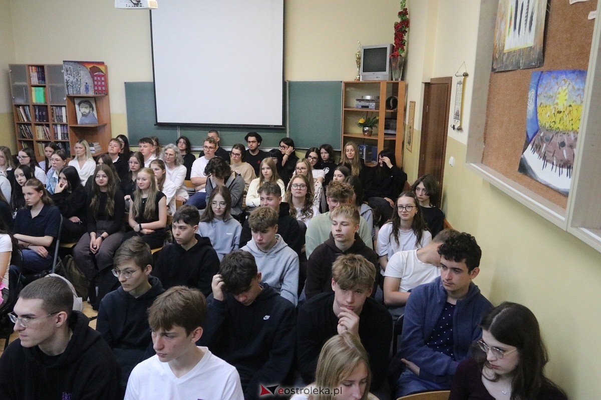 Czytanie Norwida w II LO w Ostrołęce [09.06.2025] - zdjęcie #24 - eOstroleka.pl