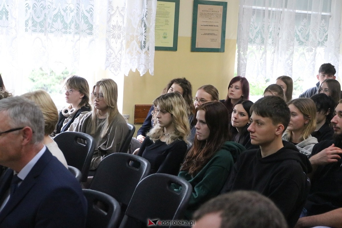 Czytanie Norwida w II LO w Ostrołęce [09.06.2025] - zdjęcie #23 - eOstroleka.pl