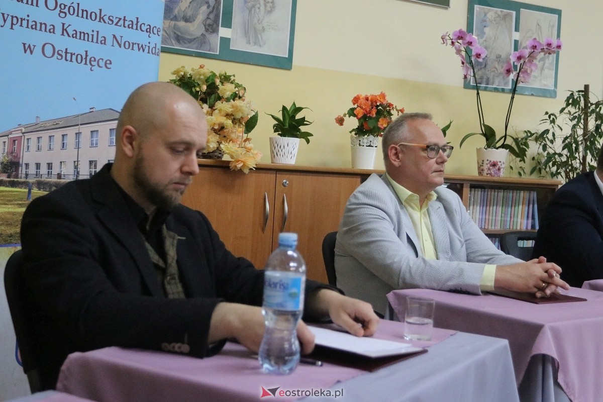 Czytanie Norwida w II LO w Ostrołęce [09.06.2025] - zdjęcie #19 - eOstroleka.pl
