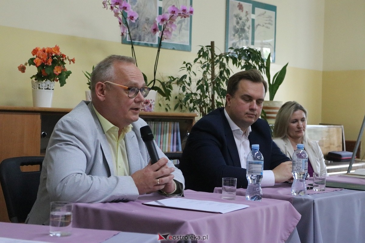 Czytanie Norwida w II LO w Ostrołęce [09.06.2025] - zdjęcie #17 - eOstroleka.pl