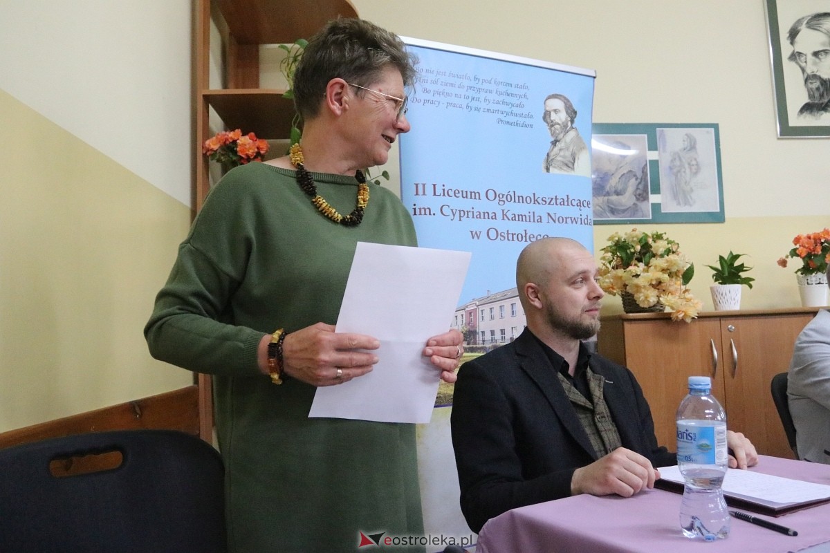 Czytanie Norwida w II LO w Ostrołęce [09.06.2025] - zdjęcie #14 - eOstroleka.pl