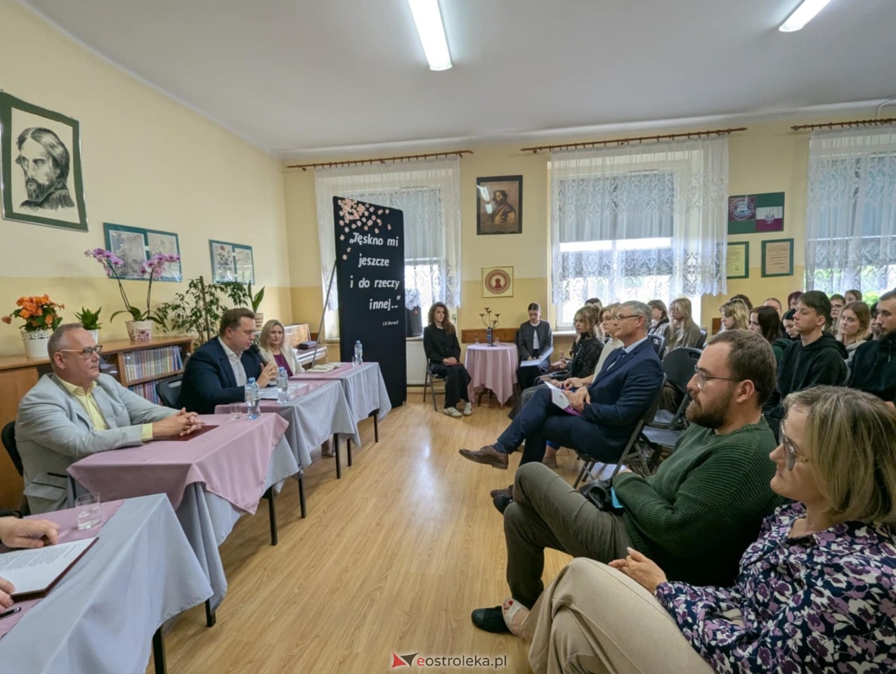 Czytanie Norwida w II LO w Ostrołęce [09.06.2025] - zdjęcie #10 - eOstroleka.pl