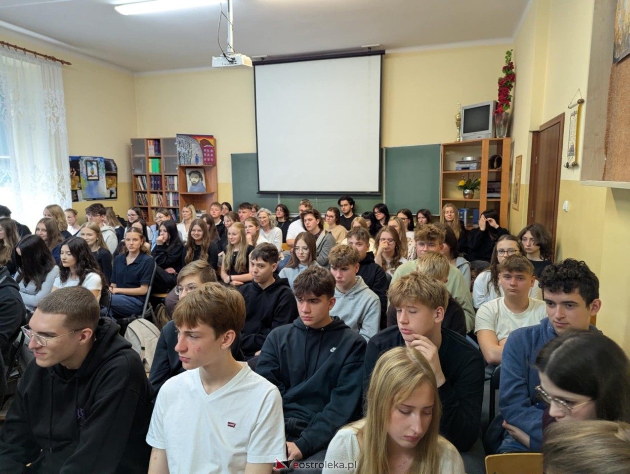 Czytanie Norwida w II LO w Ostrołęce [09.06.2025] - zdjęcie #8 - eOstroleka.pl