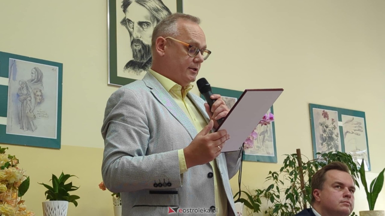 Czytanie Norwida w II LO w Ostrołęce [09.06.2025] - zdjęcie #2 - eOstroleka.pl