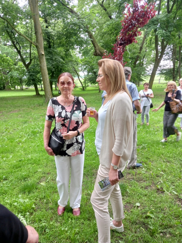Rada seniorów z wizytą w pałacu w Brzeźnie [09.06.2025] - zdjęcie #23 - eOstroleka.pl
