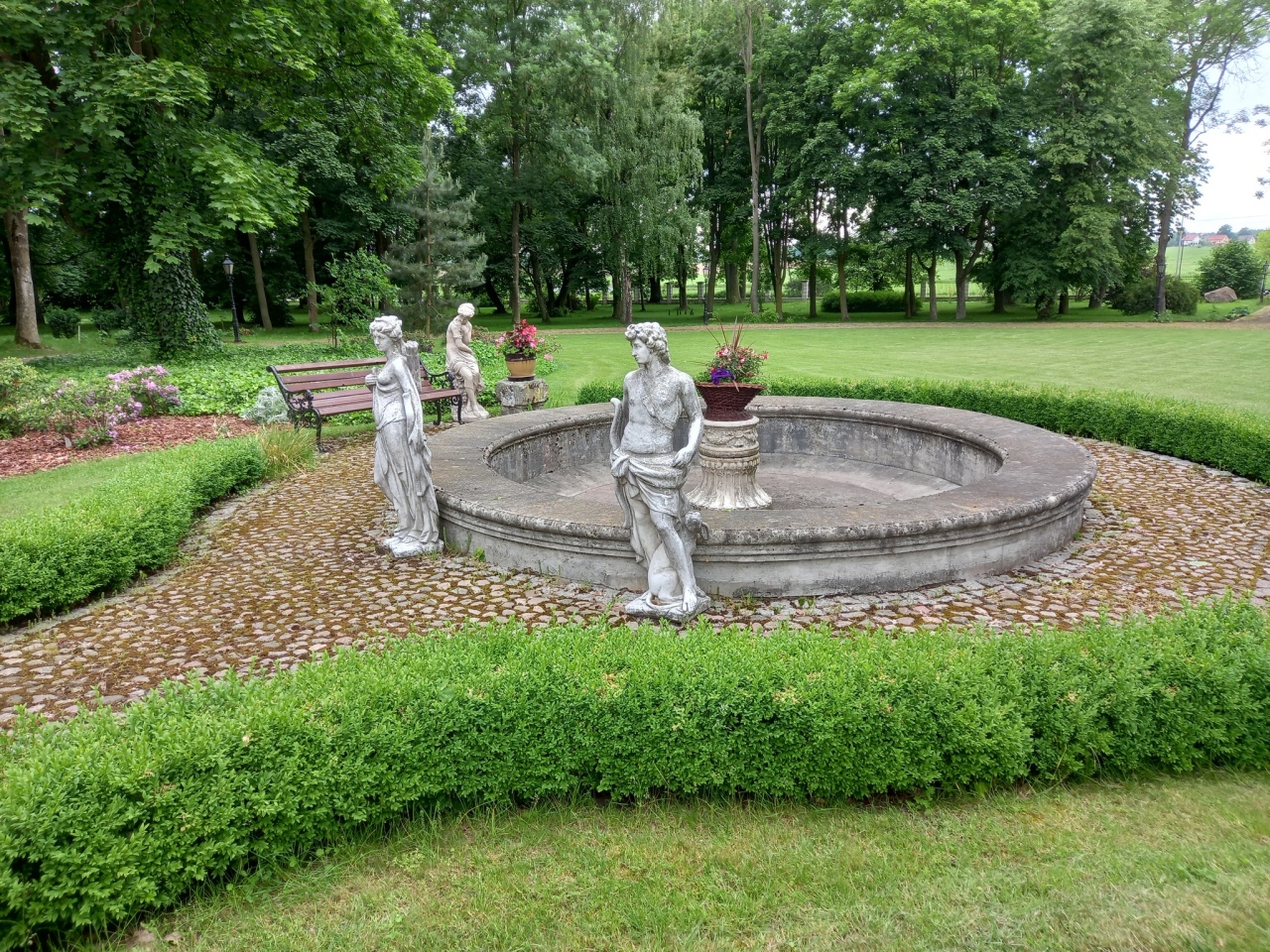 Rada seniorów z wizytą w pałacu w Brzeźnie [09.06.2025] - zdjęcie #20 - eOstroleka.pl