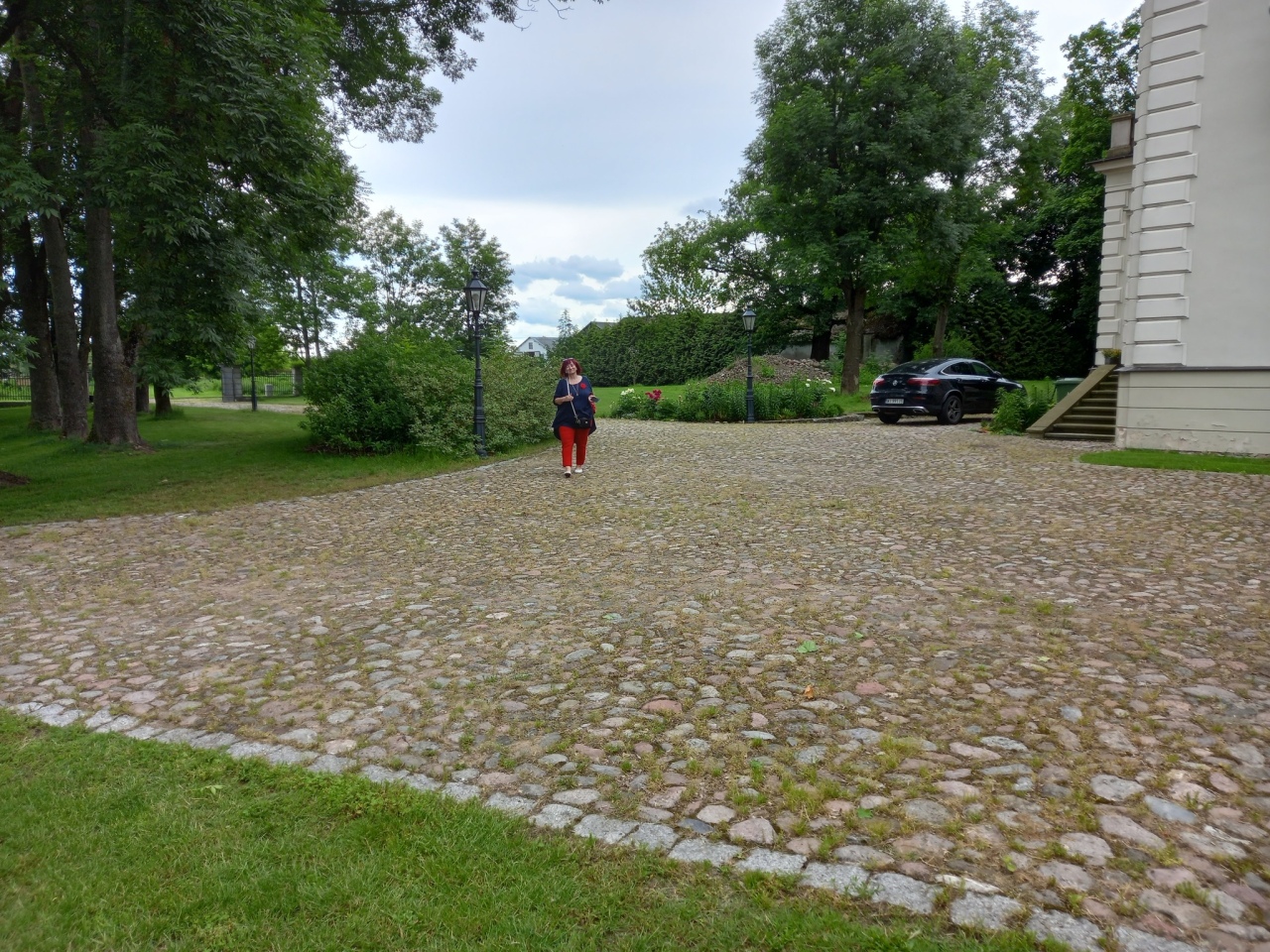 Rada seniorów z wizytą w pałacu w Brzeźnie [09.06.2025] - zdjęcie #10 - eOstroleka.pl