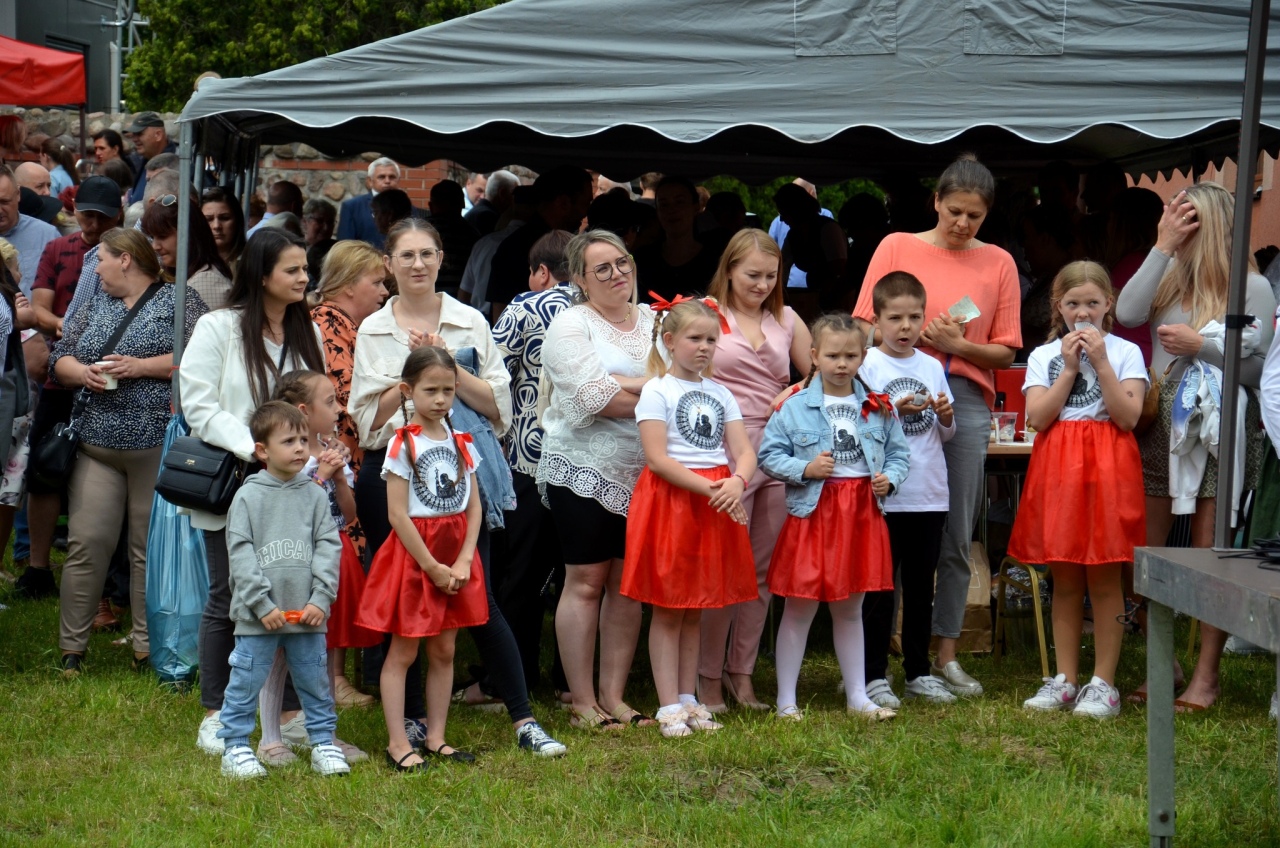 Pożegnanie proboszcza i festyn parafialny w Kadzidle [10.06.2025] - zdjęcie #39 - eOstroleka.pl