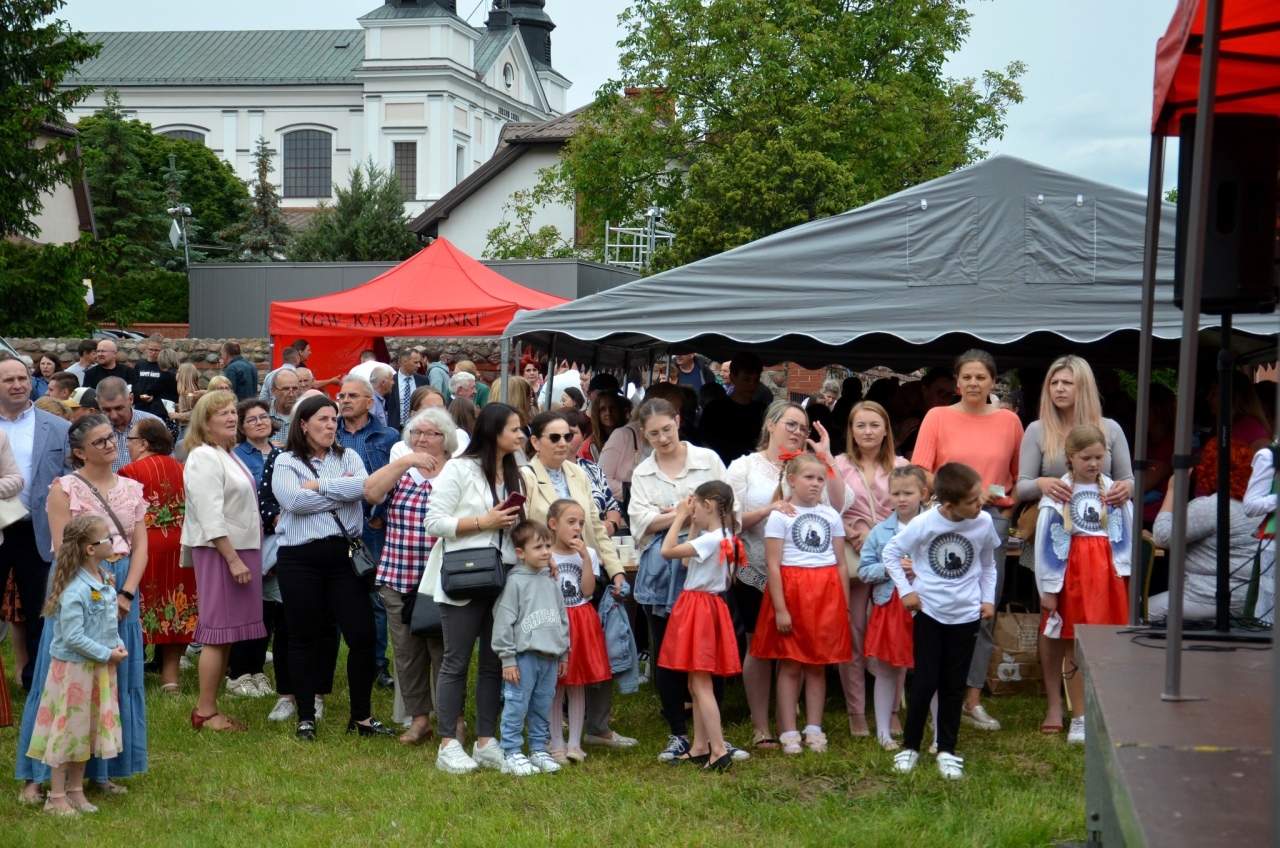 Pożegnanie proboszcza i festyn parafialny w Kadzidle [10.06.2025] - zdjęcie #38 - eOstroleka.pl