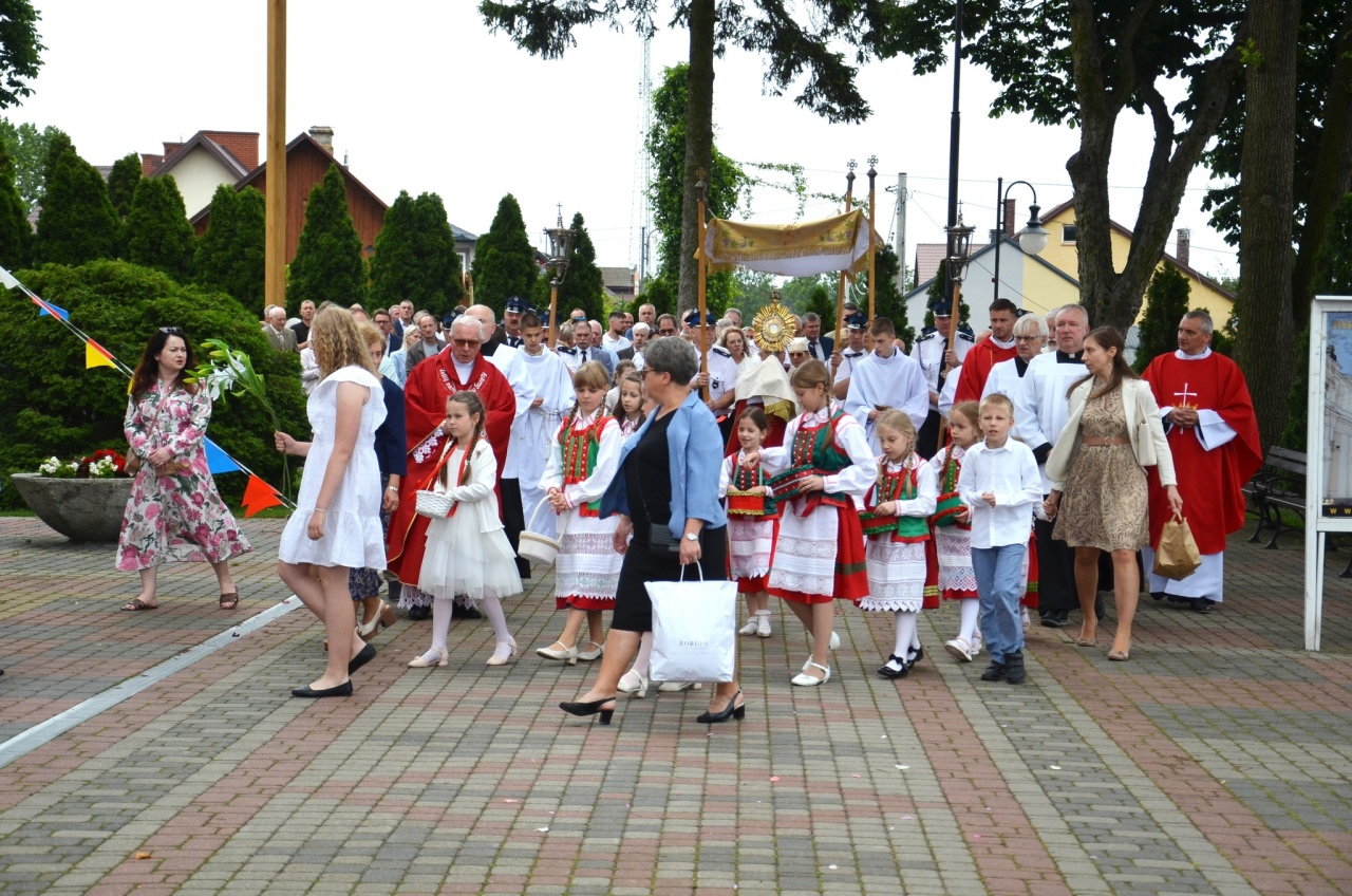 Pożegnanie proboszcza i festyn parafialny w Kadzidle [10.06.2025] - zdjęcie #35 - eOstroleka.pl