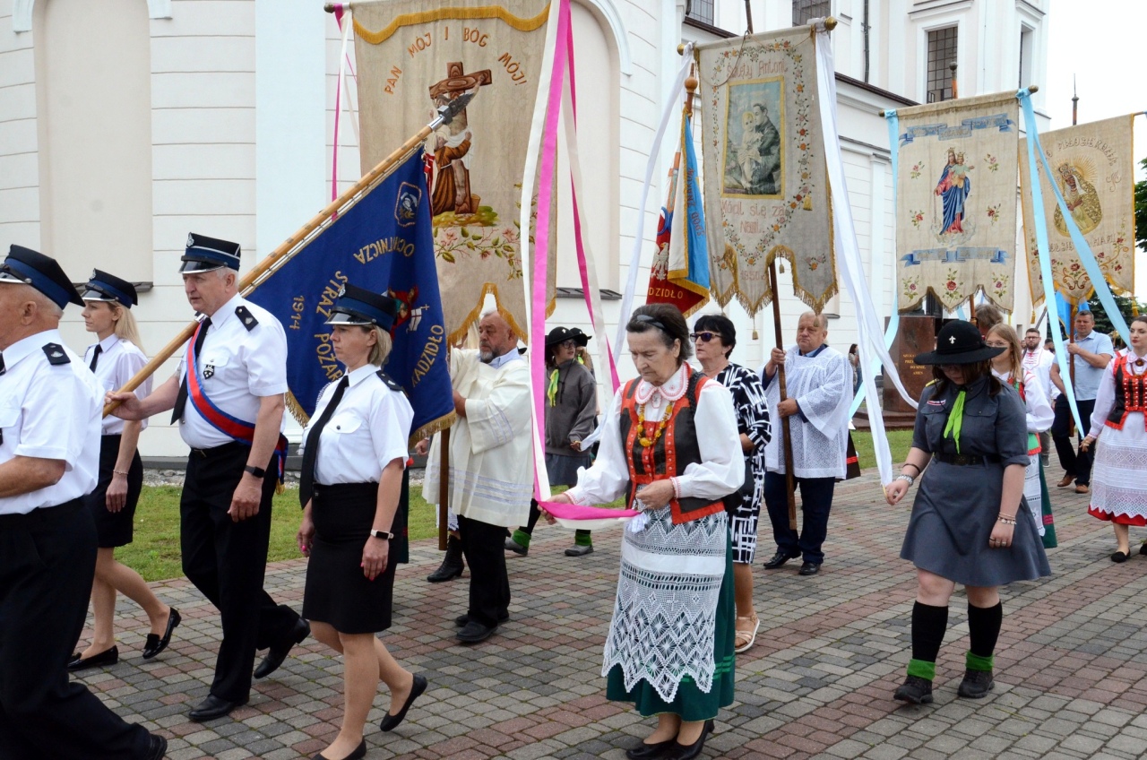 Pożegnanie proboszcza i festyn parafialny w Kadzidle [10.06.2025] - zdjęcie #31 - eOstroleka.pl