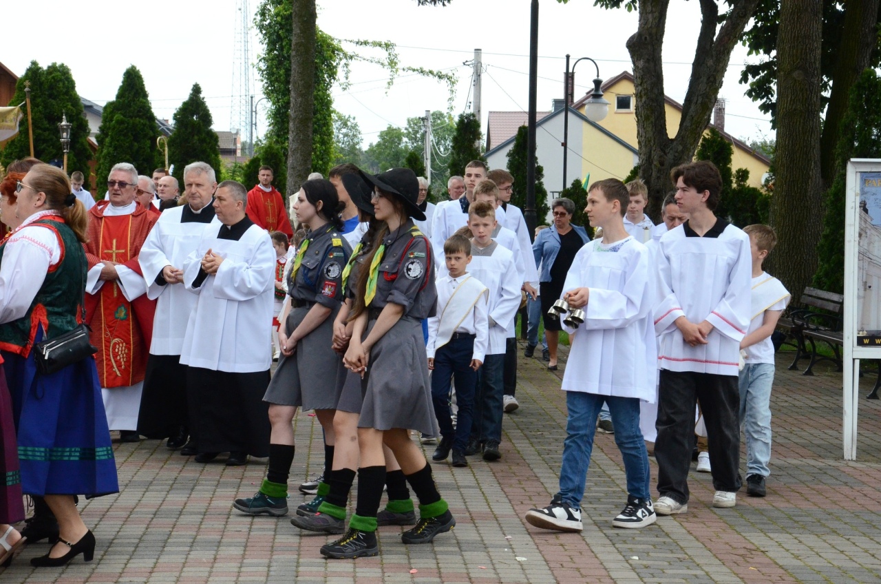 Pożegnanie proboszcza i festyn parafialny w Kadzidle [10.06.2025] - zdjęcie #21 - eOstroleka.pl