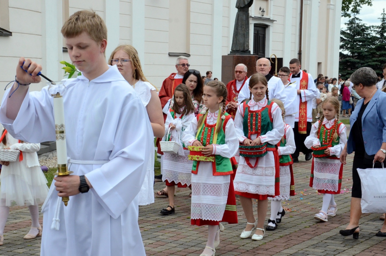 Pożegnanie proboszcza i festyn parafialny w Kadzidle [10.06.2025] - zdjęcie #16 - eOstroleka.pl