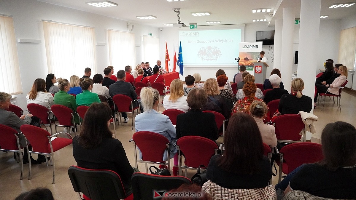 Uroczyste podziękowania i wsparcie finansowe dla KGW – powiat ostrołęcki na czele Mazowsza [12.06.2025] - zdjęcie #53 - eOstroleka.pl