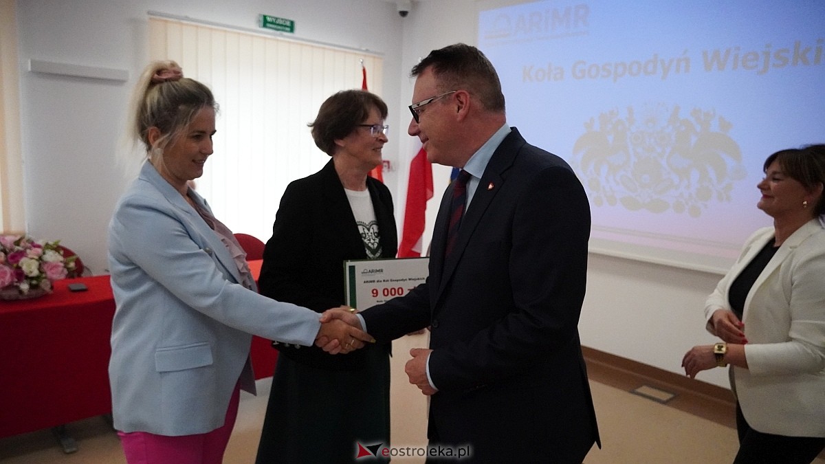 Uroczyste podziękowania i wsparcie finansowe dla KGW – powiat ostrołęcki na czele Mazowsza [12.06.2025] - zdjęcie #14 - eOstroleka.pl