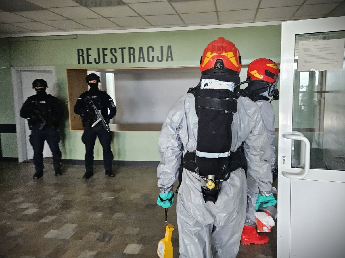 Ćwiczenia policji w starym szpitalu i w Gocłach [12.06.2025] - zdjęcie #8 - eOstroleka.pl
