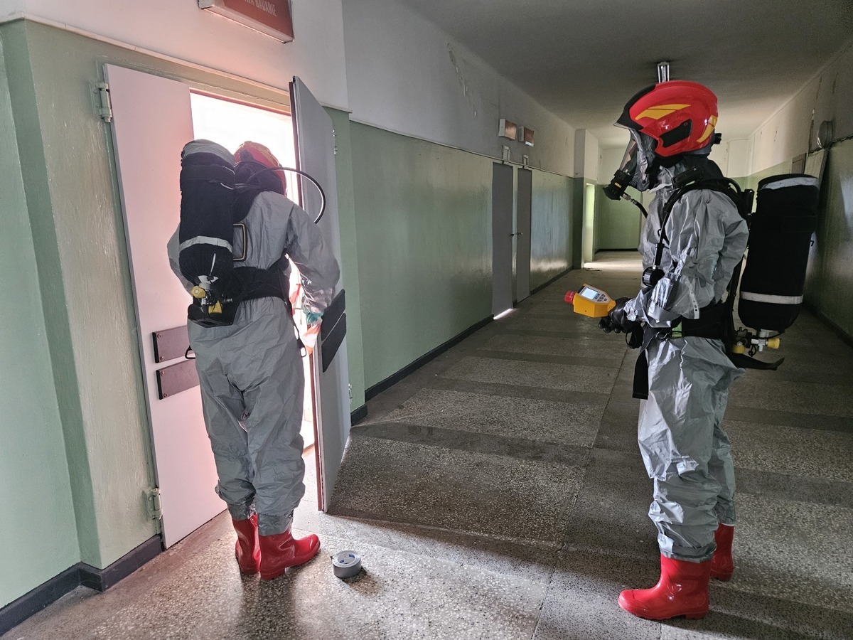 Ćwiczenia policji w starym szpitalu i w Gocłach [12.06.2025] - zdjęcie #2 - eOstroleka.pl