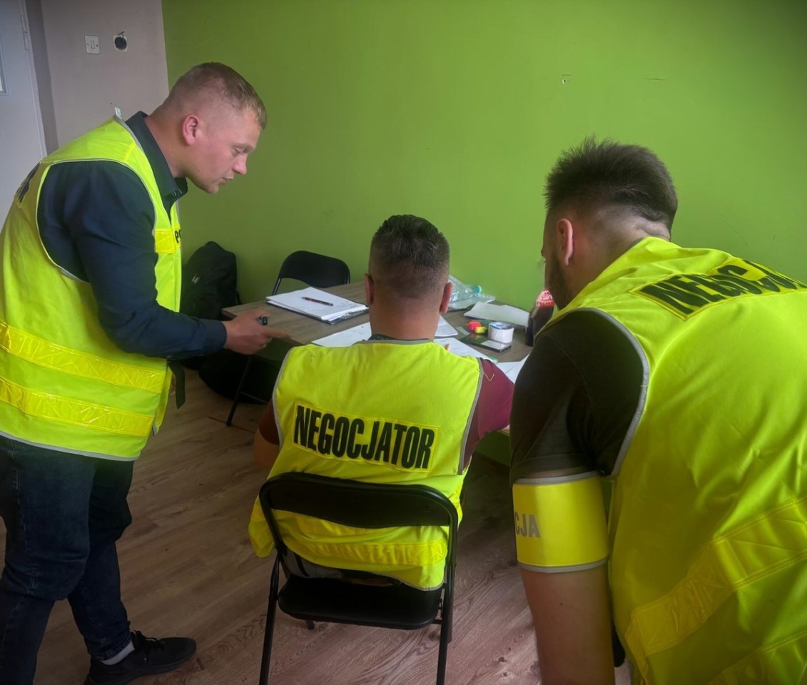 Ćwiczenia policji w starym szpitalu i w Gocłach [12.06.2025] - zdjęcie #1 - eOstroleka.pl
