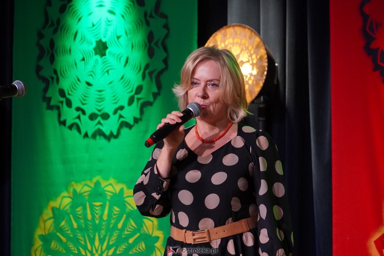Wesele Kurpiowskie - Festiwal Folkloru Weselnego: Spotkanie Kurpiów Kurpśe w kómpańïjï i „Wypyty” w wykonaniu Teatru Obrzędowego „Carniacy” z Czarni [13.06.2025] - zdjęcie #51 - eOstroleka.pl