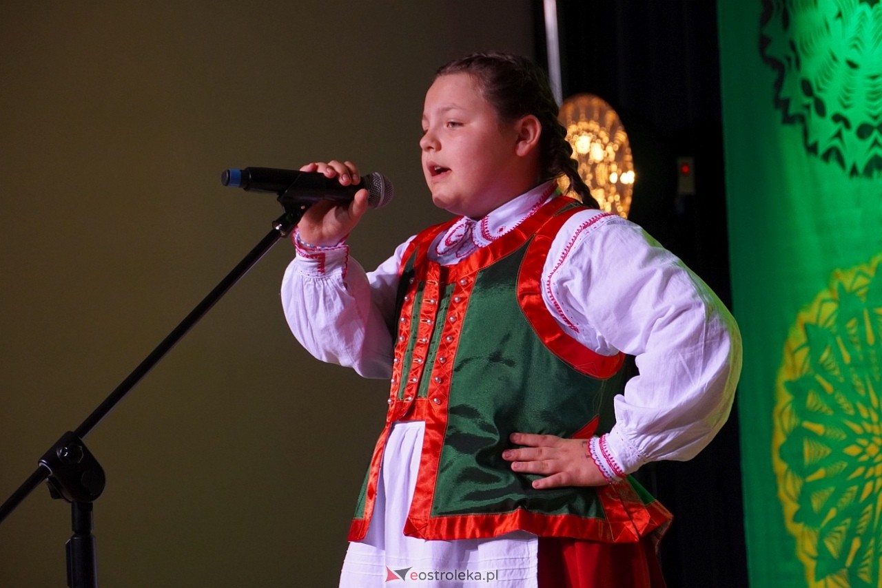 Wesele Kurpiowskie - Festiwal Folkloru Weselnego: Spotkanie Kurpiów Kurpśe w kómpańïjï i „Wypyty” w wykonaniu Teatru Obrzędowego „Carniacy” z Czarni [13.06.2025] - zdjęcie #45 - eOstroleka.pl