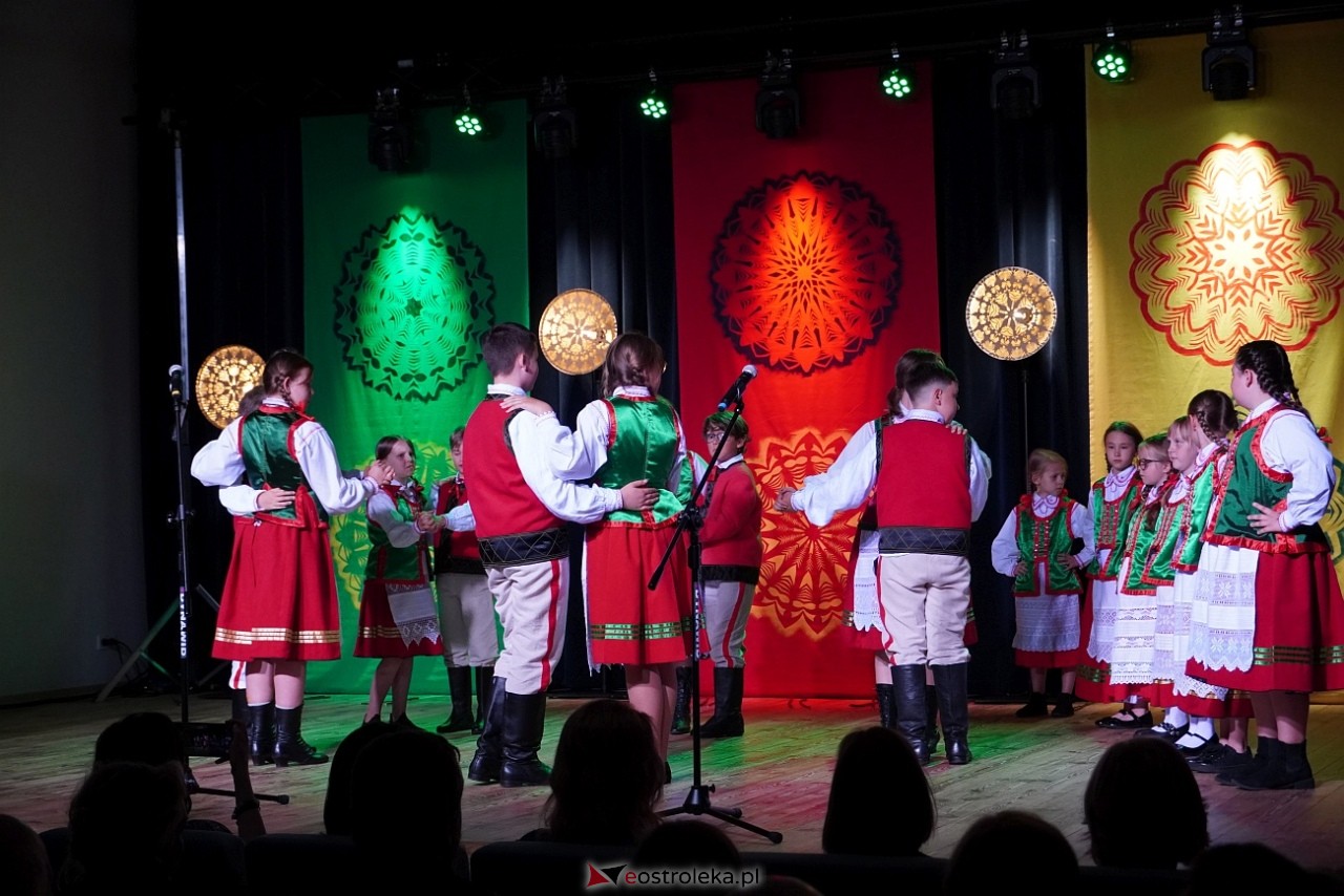 Wesele Kurpiowskie - Festiwal Folkloru Weselnego: Spotkanie Kurpiów Kurpśe w kómpańïjï i „Wypyty” w wykonaniu Teatru Obrzędowego „Carniacy” z Czarni [13.06.2025] - zdjęcie #30 - eOstroleka.pl