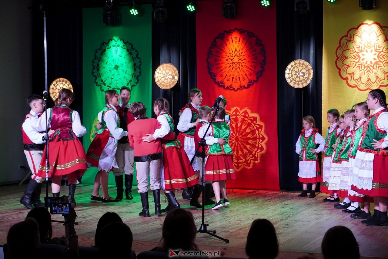 Wesele Kurpiowskie - Festiwal Folkloru Weselnego: Spotkanie Kurpiów Kurpśe w kómpańïjï i „Wypyty” w wykonaniu Teatru Obrzędowego „Carniacy” z Czarni [13.06.2025] - zdjęcie #24 - eOstroleka.pl