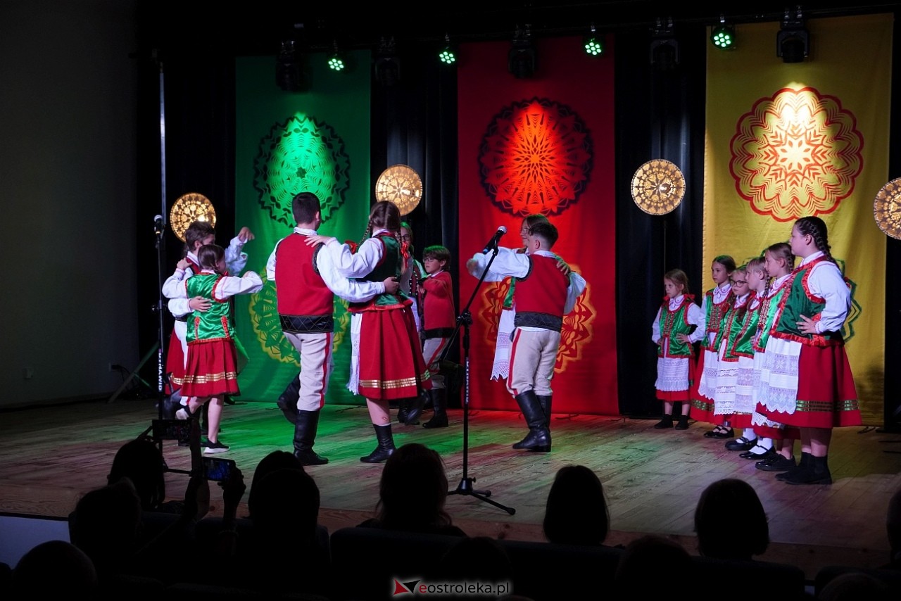 Wesele Kurpiowskie - Festiwal Folkloru Weselnego: Spotkanie Kurpiów Kurpśe w kómpańïjï i „Wypyty” w wykonaniu Teatru Obrzędowego „Carniacy” z Czarni [13.06.2025] - zdjęcie #20 - eOstroleka.pl
