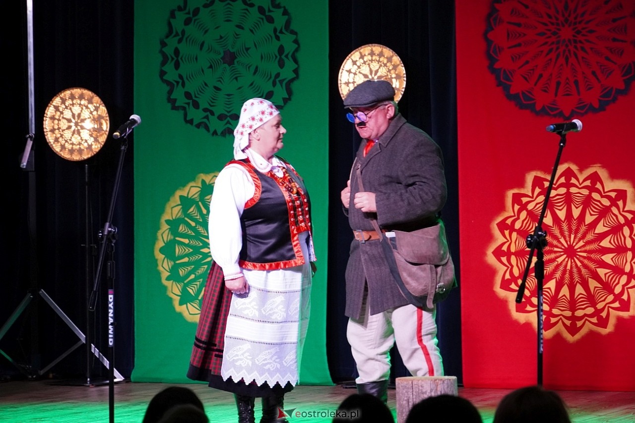 Wesele Kurpiowskie - Festiwal Folkloru Weselnego: Spotkanie Kurpiów Kurpśe w kómpańïjï i „Wypyty” w wykonaniu Teatru Obrzędowego „Carniacy” z Czarni [13.06.2025] - zdjęcie #16 - eOstroleka.pl