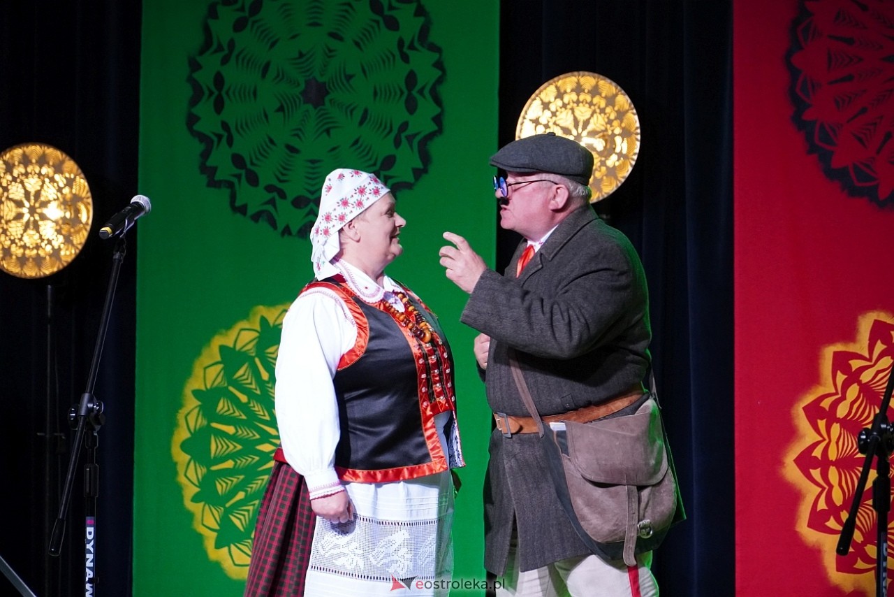 Wesele Kurpiowskie - Festiwal Folkloru Weselnego: Spotkanie Kurpiów Kurpśe w kómpańïjï i „Wypyty” w wykonaniu Teatru Obrzędowego „Carniacy” z Czarni [13.06.2025] - zdjęcie #15 - eOstroleka.pl