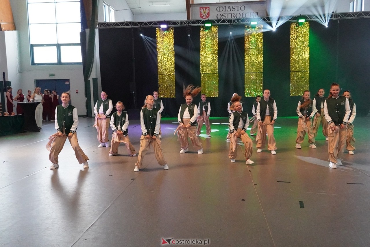 Gala Zakończenia Sezonu Tanecznego Bezwahania Dance Center [14.06.2025] - zdjęcie #147 - eOstroleka.pl