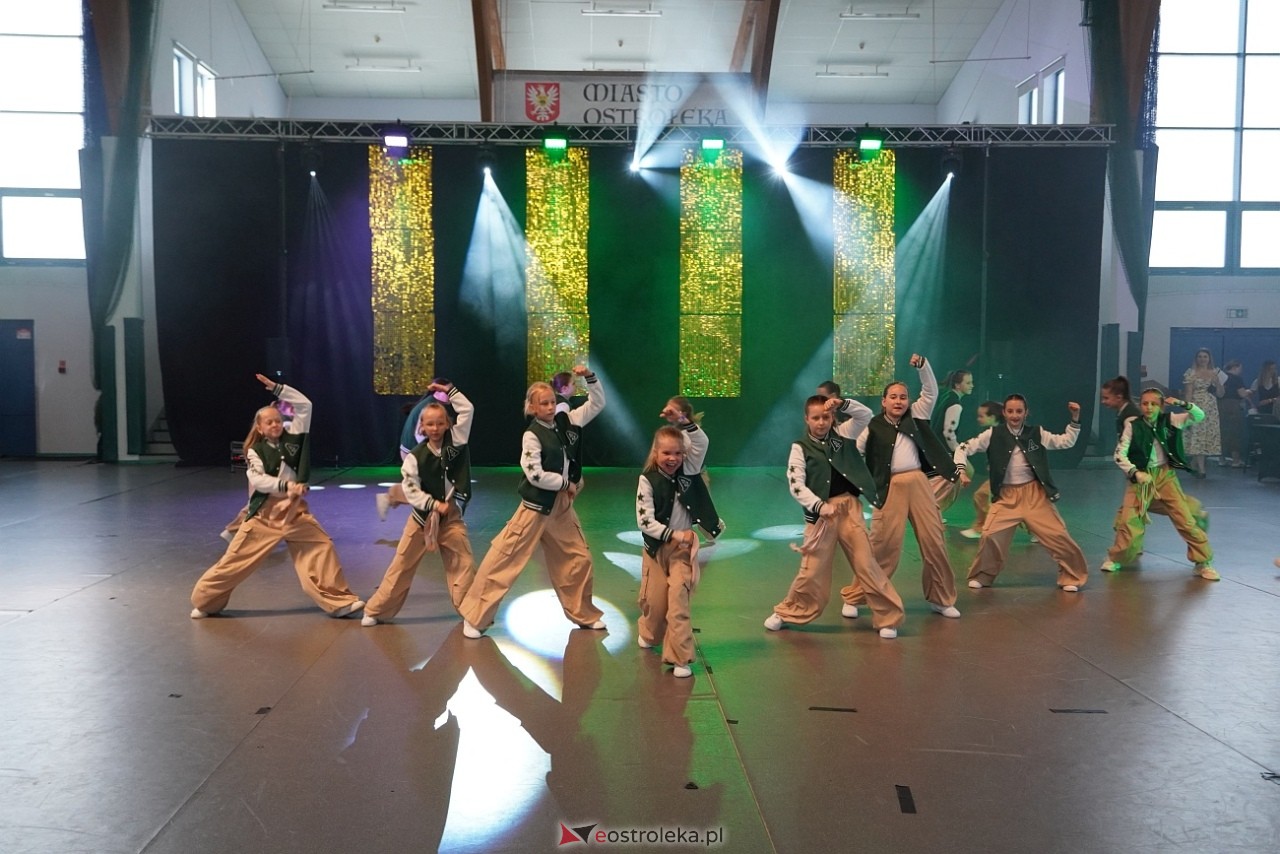 Gala Zakończenia Sezonu Tanecznego Bezwahania Dance Center [14.06.2025] - zdjęcie #142 - eOstroleka.pl