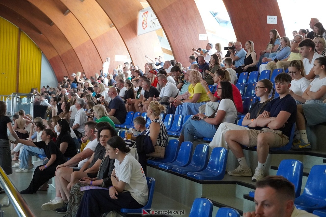 Gala Zakończenia Sezonu Tanecznego Bezwahania Dance Center [14.06.2025] - zdjęcie #137 - eOstroleka.pl