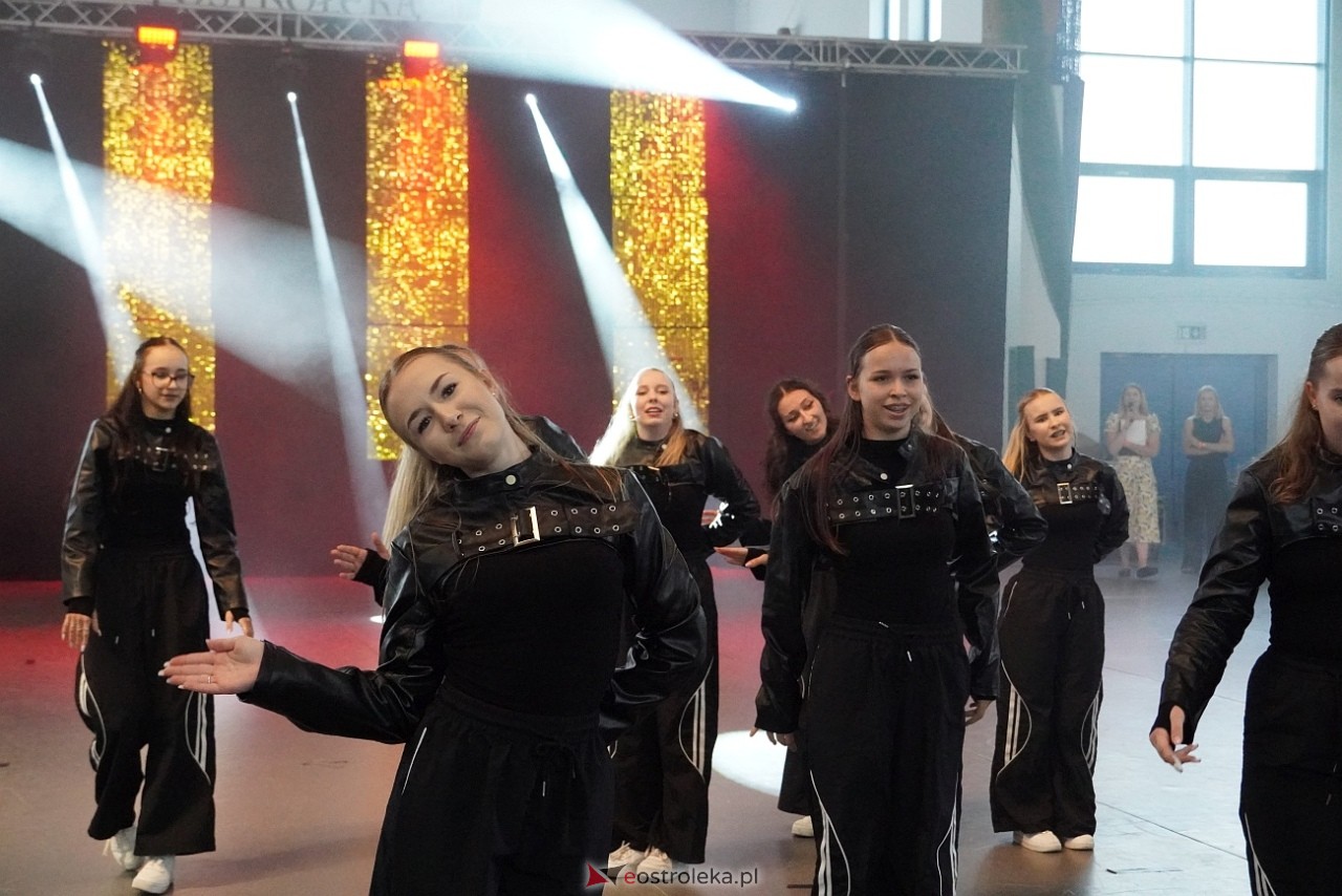 Gala Zakończenia Sezonu Tanecznego Bezwahania Dance Center [14.06.2025] - zdjęcie #88 - eOstroleka.pl