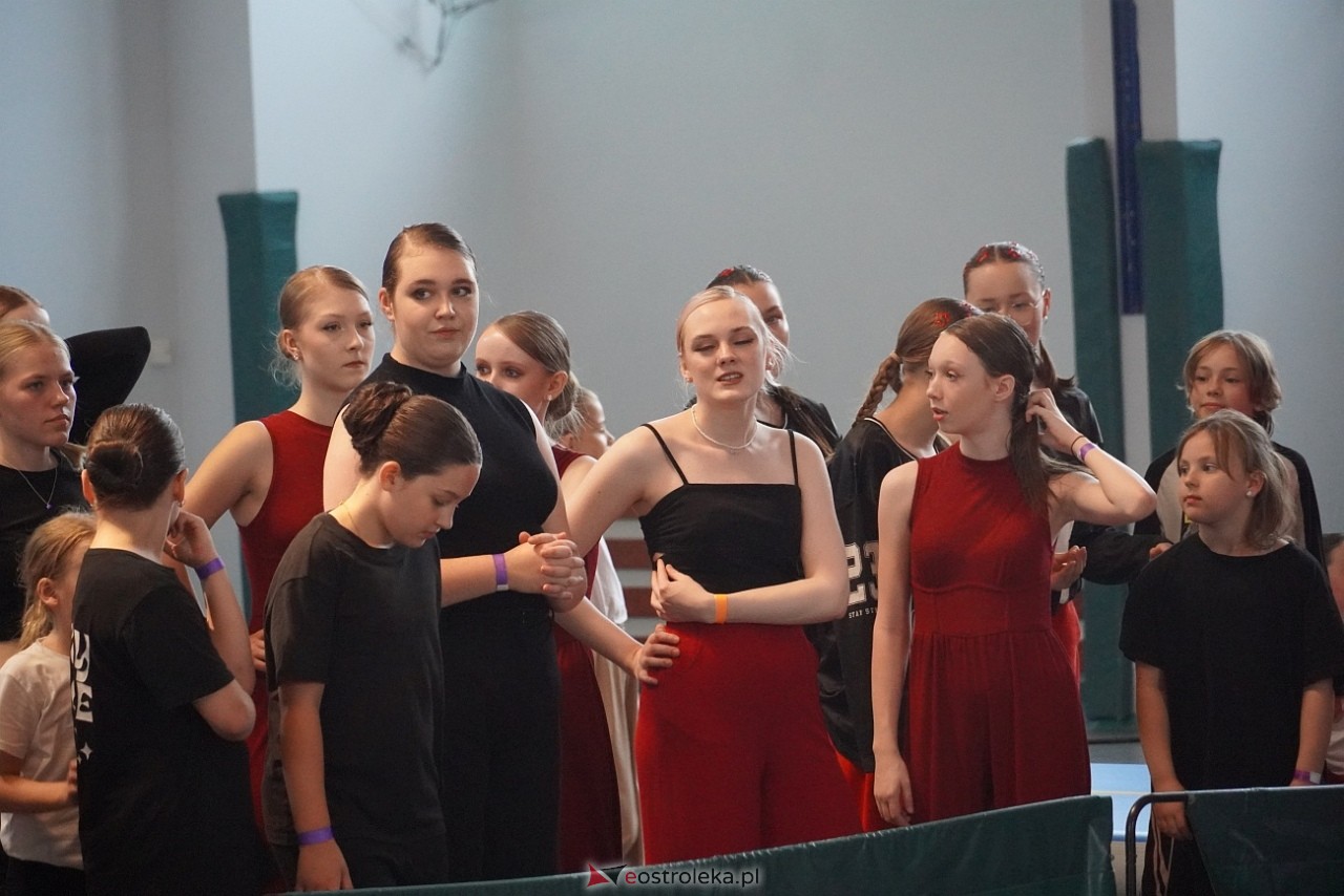 Gala Zakończenia Sezonu Tanecznego Bezwahania Dance Center [14.06.2025] - zdjęcie #81 - eOstroleka.pl