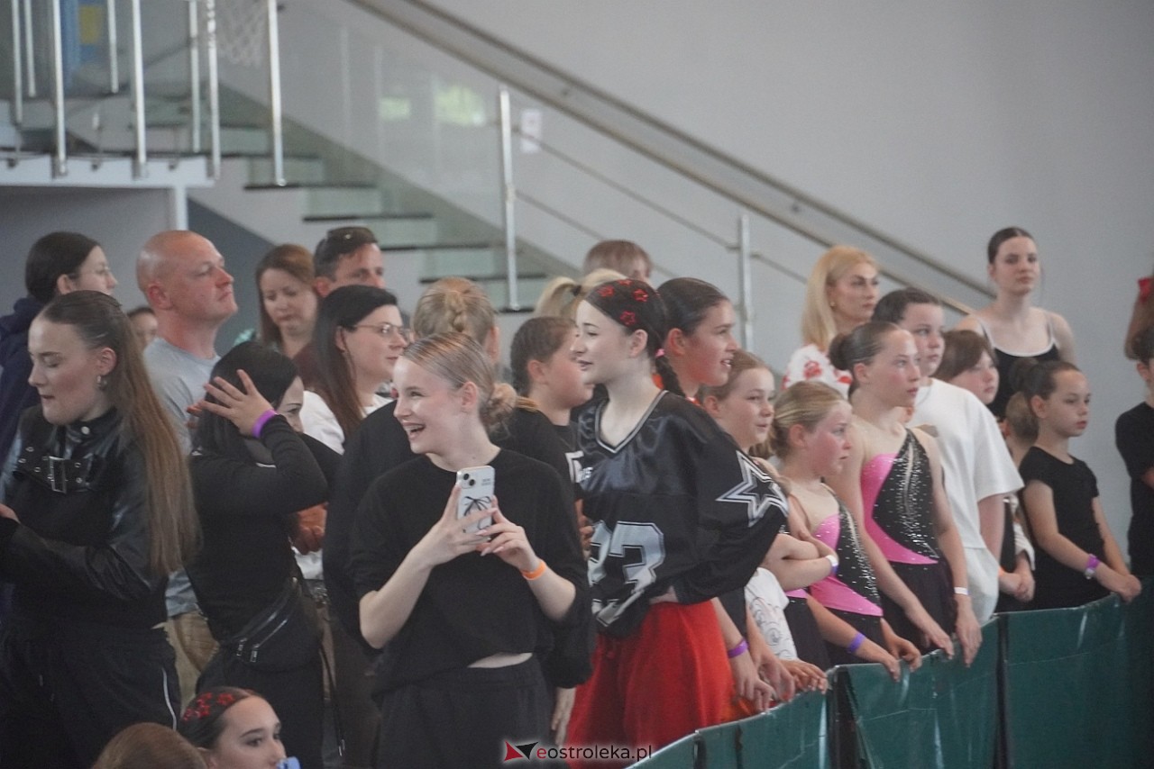 Gala Zakończenia Sezonu Tanecznego Bezwahania Dance Center [14.06.2025] - zdjęcie #75 - eOstroleka.pl