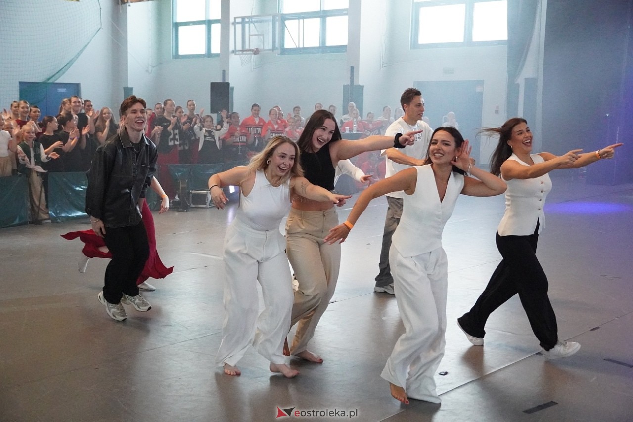 Gala Zakończenia Sezonu Tanecznego Bezwahania Dance Center [14.06.2025] - zdjęcie #9 - eOstroleka.pl