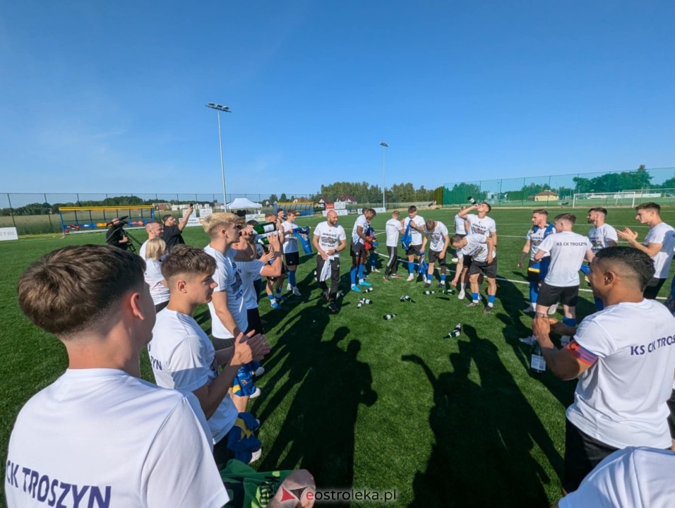 KS CK Troszyn - awans do III ligi [14.06.2025] - zdjęcie #91 - eOstroleka.pl