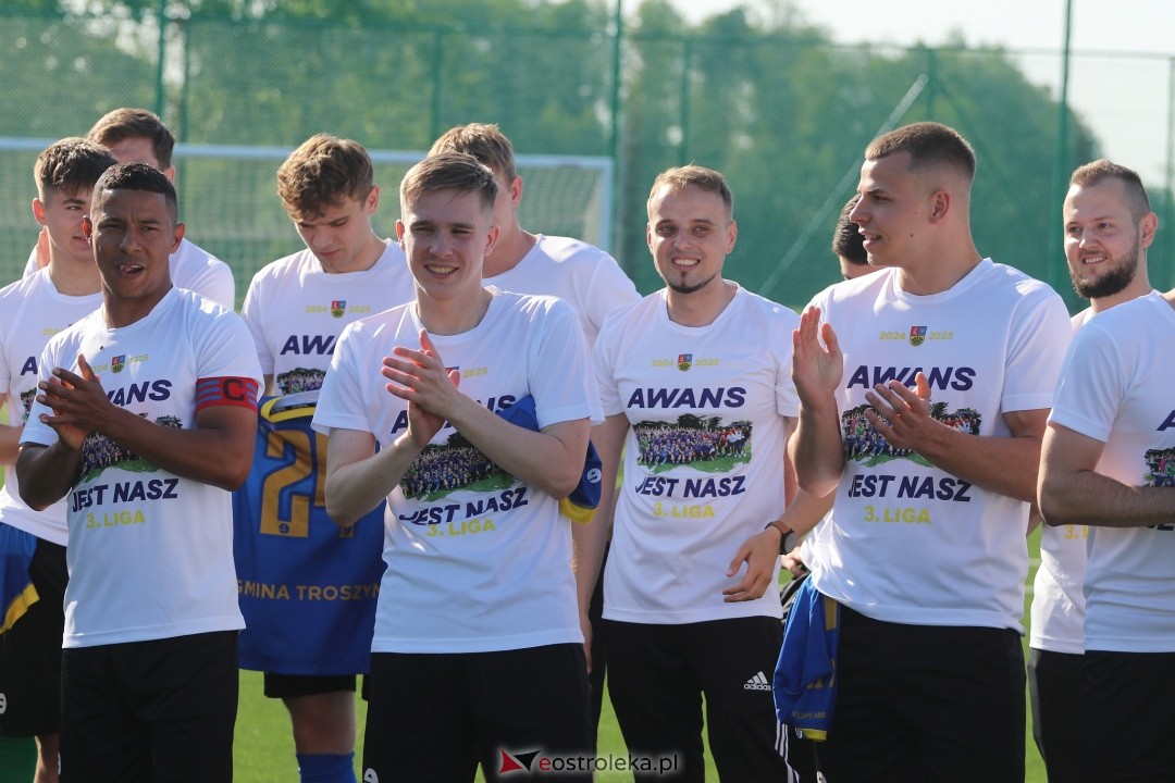 KS CK Troszyn - awans do III ligi [14.06.2025] - zdjęcie #19 - eOstroleka.pl