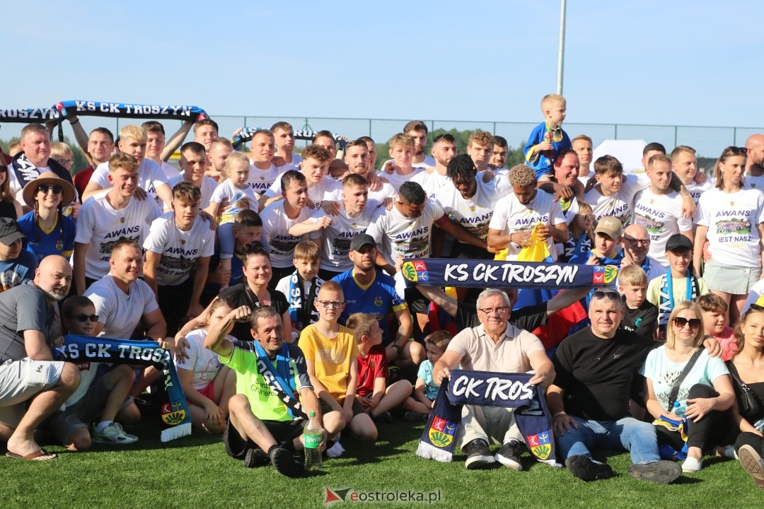 KS CK Troszyn - awans do III ligi [14.06.2025] - zdjęcie #13 - eOstroleka.pl