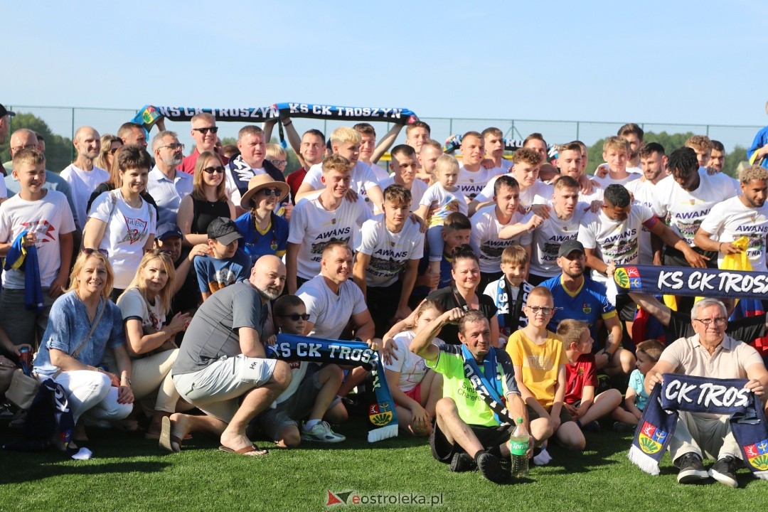 KS CK Troszyn - awans do III ligi [14.06.2025] - zdjęcie #12 - eOstroleka.pl