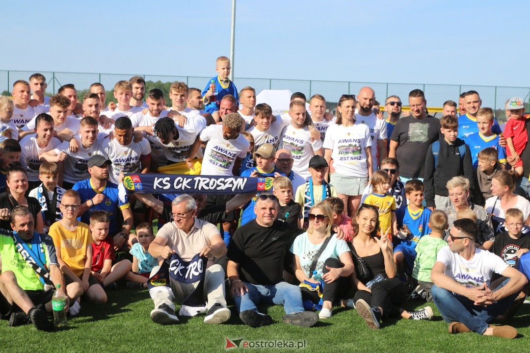 KS CK Troszyn - awans do III ligi [14.06.2025] - zdjęcie #6 - eOstroleka.pl