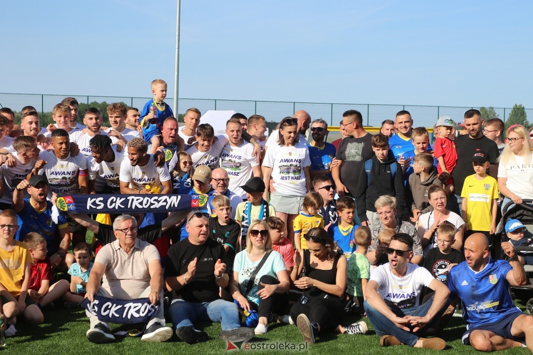 KS CK Troszyn - awans do III ligi [14.06.2025] - zdjęcie #4 - eOstroleka.pl