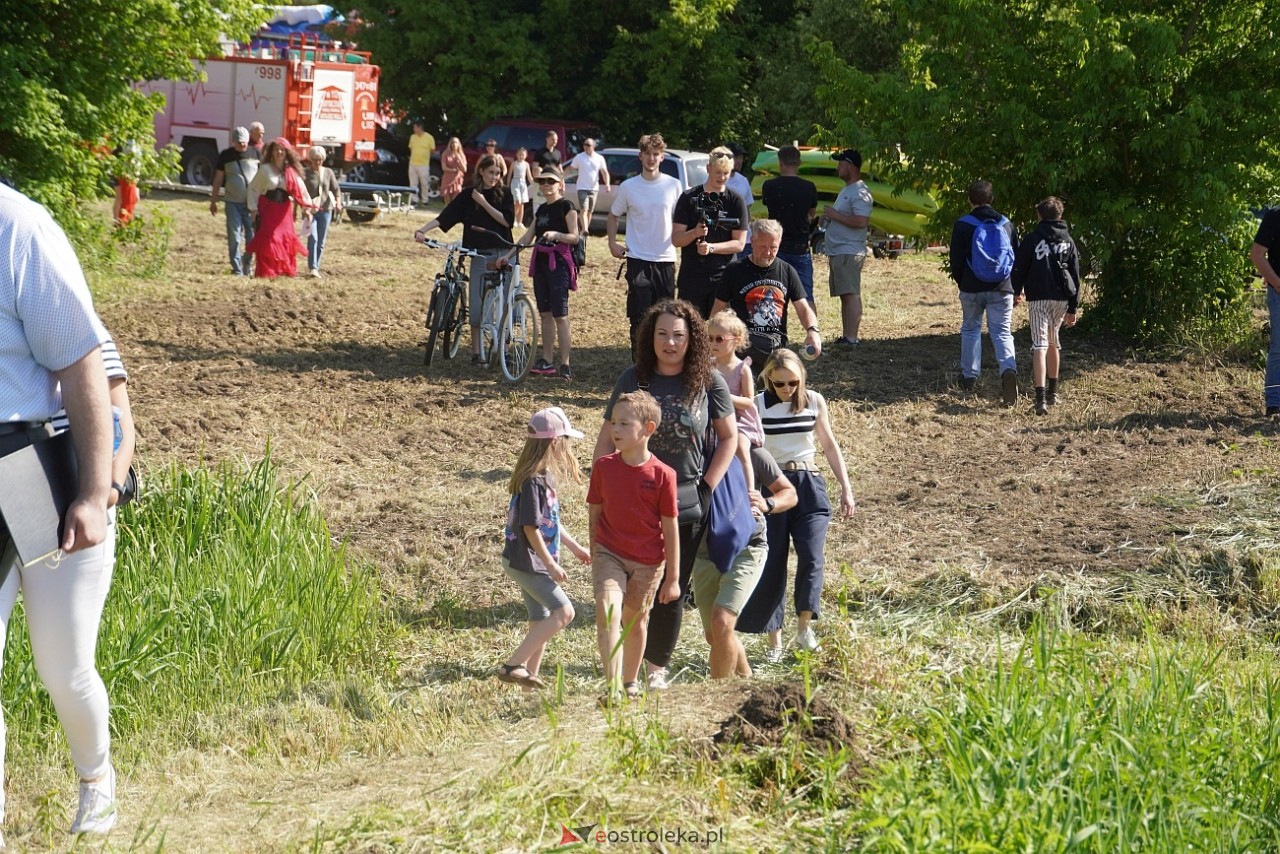 Spływ na byle czym i festyn w rytmie muzyki szantowej [14.06.2025] - zdjęcie #110 - eOstroleka.pl