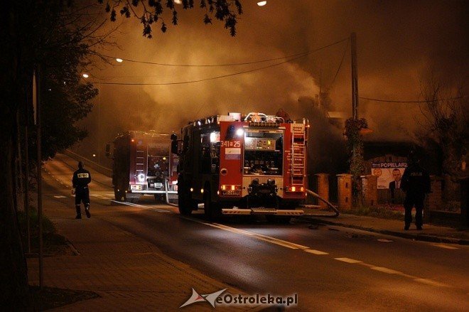 Pożar w Karczmie pod Klonami (03.10.2011) - zdjęcie #2 - eOstroleka.pl