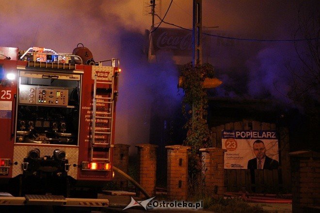 Pożar w Karczmie pod Klonami (03.10.2011) - zdjęcie #4 - eOstroleka.pl